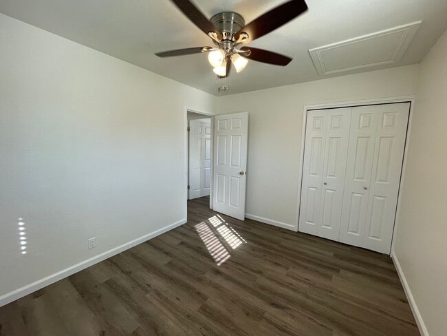 Building Photo - Centrally Located, Nicely Updated Througho...