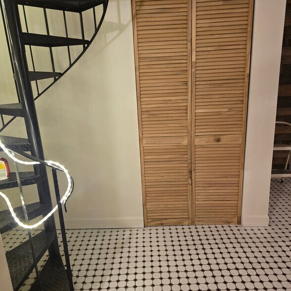 Building Photo - 6008 8th Ave