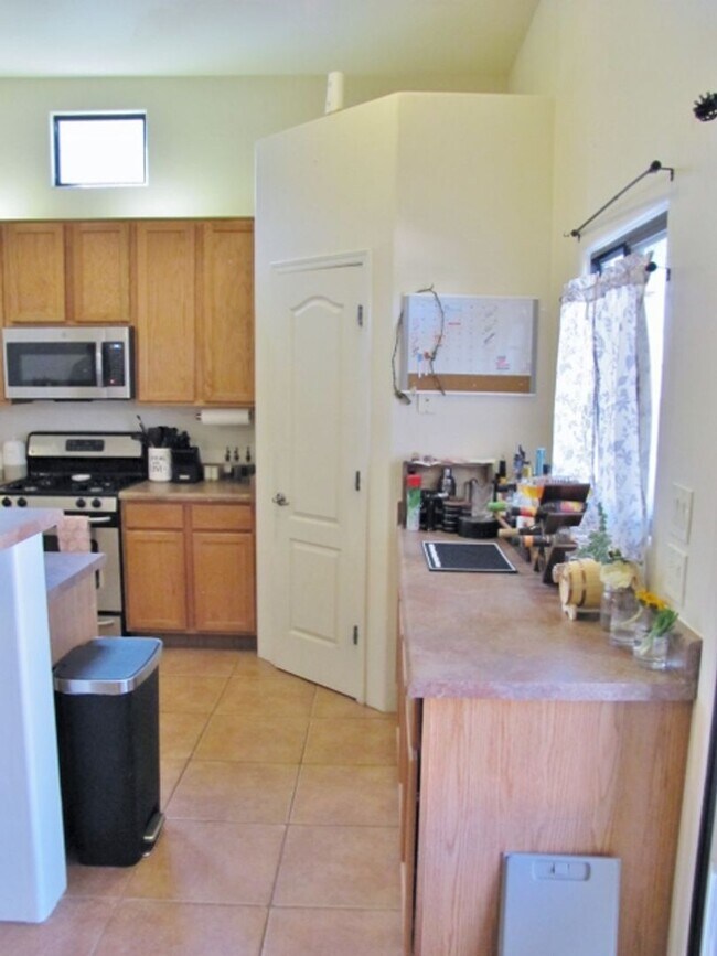 Building Photo - 3BR/2BA/2CG, 1518 sq.ft. home in Legends at Valiente centrally located in Sierra Vista, AZ