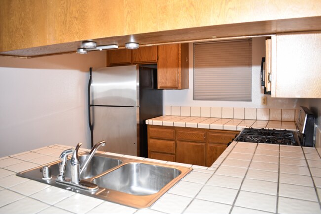 Building Photo - Spacious 2-Bed, 2-Bath Apartment North Park