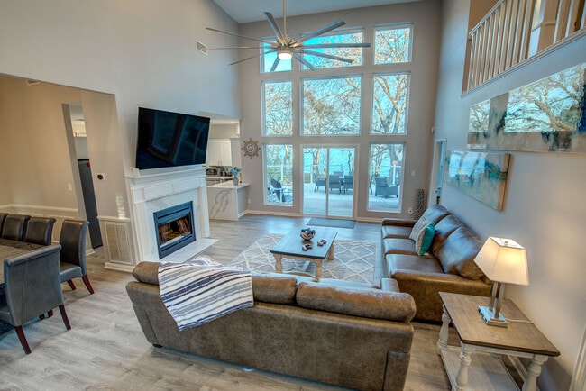 Building Photo - 8606 Columbia Dr