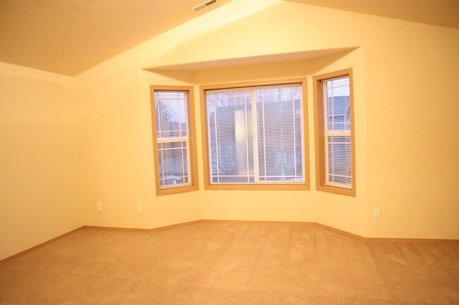 Building Photo - 3125 NE 118th Ave