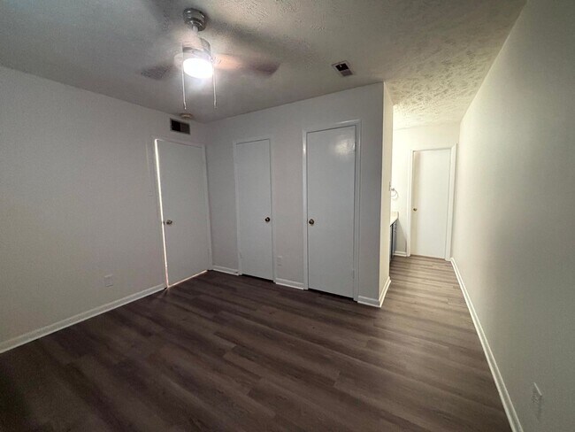 Building Photo - 1000 Madiera Ct
