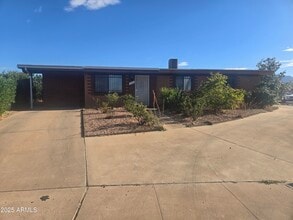 Building Photo - 2000 E Santa Maria Dr