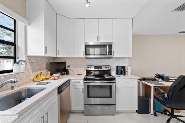 Building Photo - 6211 SW 138th Ct