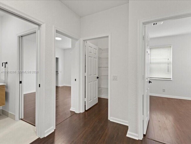 Building Photo - 1819 Mariners Ln