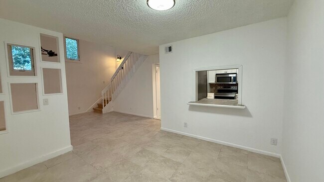 Building Photo - 9243 Green Meadows Way