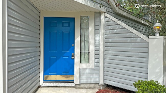 Building Photo - Large Updated Townhome in Argyle Forest!