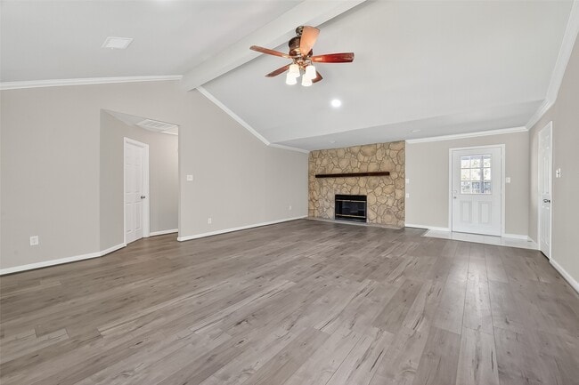 Building Photo - 10603 Highland Woods Dr