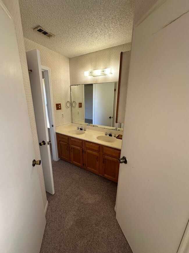 Building Photo - COMING SOON !