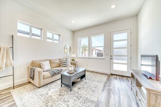 Building Photo - D62