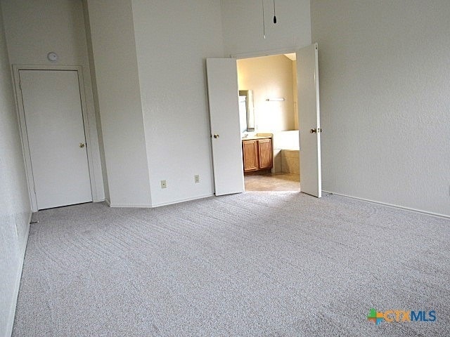 Building Photo - 401 E Hogan Dr