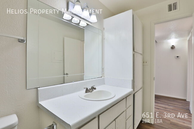 Building Photo - Super Cute 2-Bedroom Upstairs Apartment in...