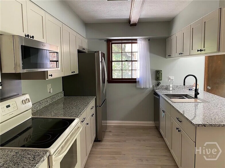 Building Photo - 12438 Largo Dr