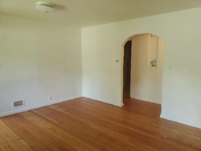 Building Photo - STUDENTS WELCOME! 4 Bed 2 Bath House 1 Block North of CSU