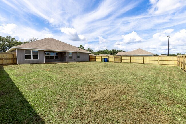 Building Photo - Beautiful 4-bedroom, 2-bath in a Foley nei...
