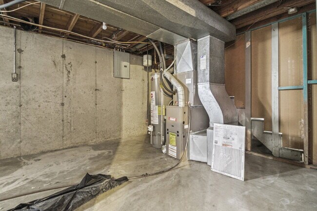 Building Photo - 2615 Flamingo Dr
