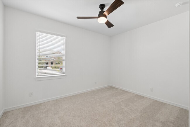 Building Photo - 693 Daniels Lk Ln
