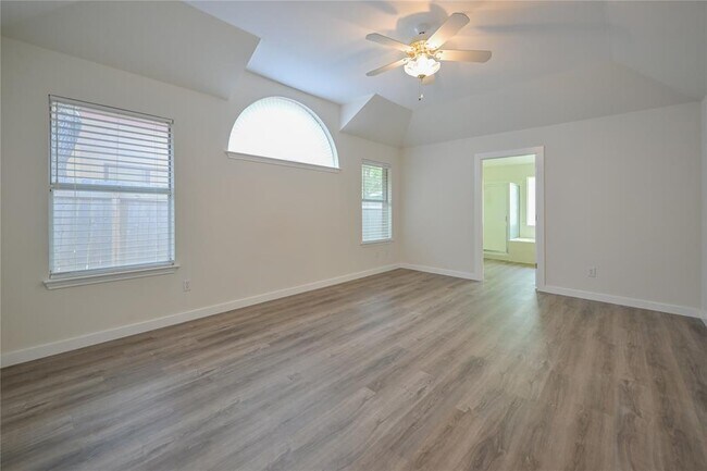 Building Photo - 13364 Amasia Dr