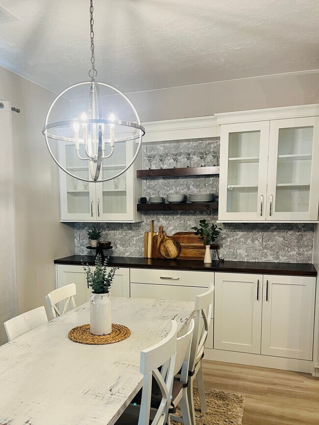 Building Photo - 2721 Hazel Dr