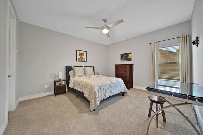 Building Photo - 1015 Oak Briar Ln