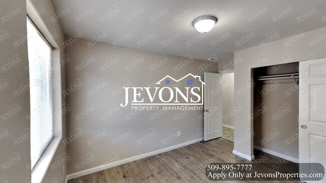 Building Photo - 1912 W Mead Ave