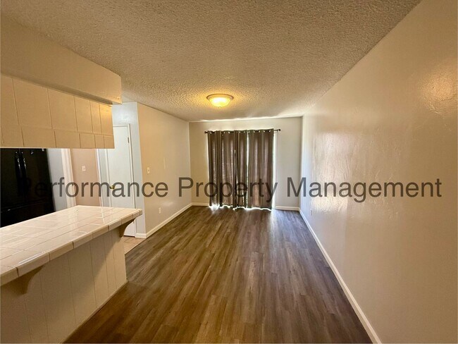 Building Photo - Cute 2 Story Condo in SW Bakersfield w/ Pool, RBP & $0 Deposit Option