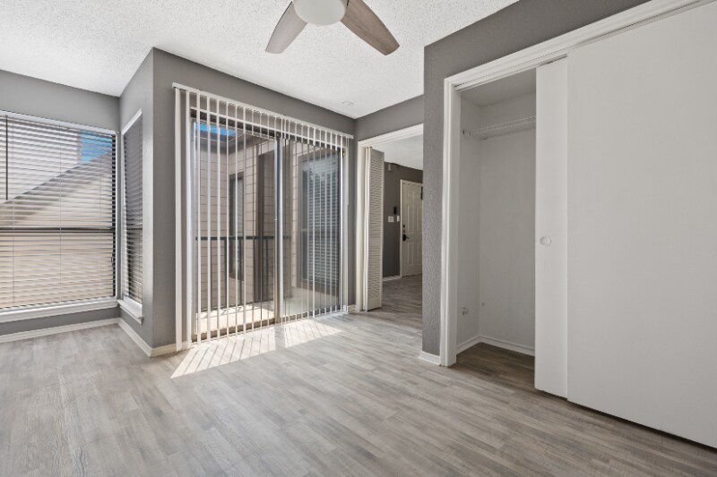 Building Photo - 2300 Balsam Dr