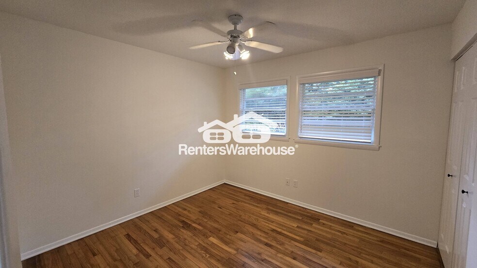 Building Photo - 1108 Greenbriar Cir