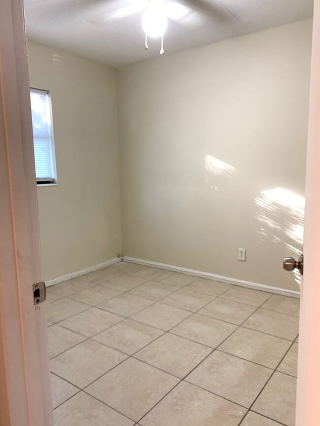 Building Photo - 4bed/2bath Single Family Home $1250/month