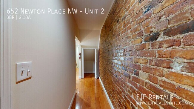 Building Photo - 652 Newton Pl NW