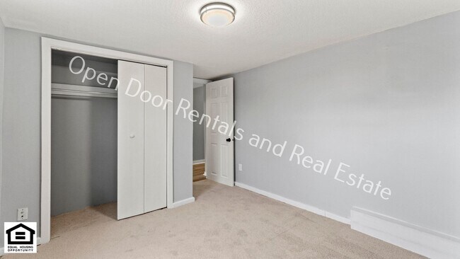 Building Photo - 2144 Edgehill Ave