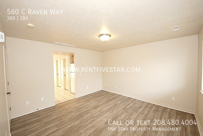 Building Photo - 560 Raven Way
