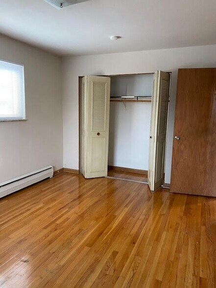 Building Photo - 1653 Oakwood Ave