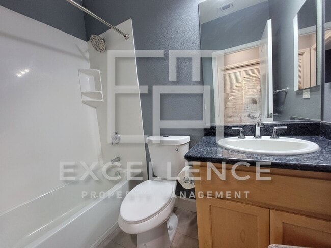 Building Photo - Beautifully Updated 2/2 with 2 Car Garage,...