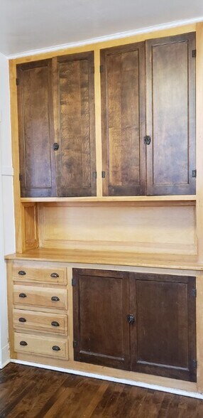 Building Photo - 1613 W Thome Ave