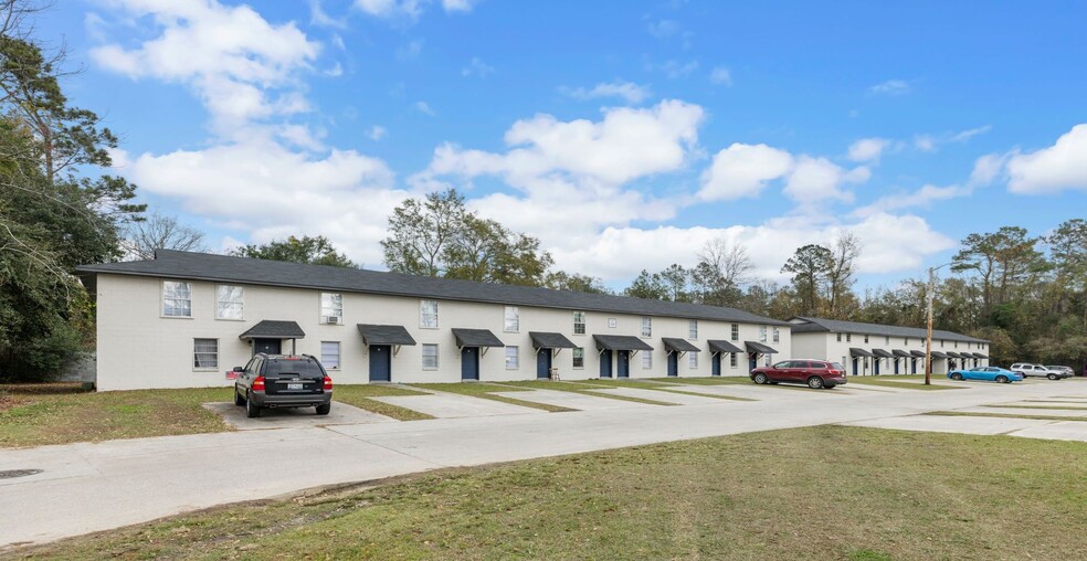 Building Photo - Farms at Moncks Corner