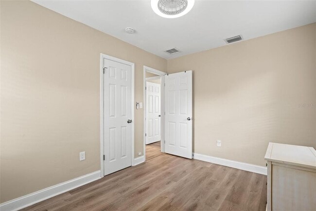 Building Photo - 611 Pinewood Dr