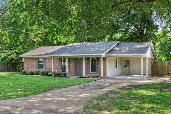 Building Photo - 3 bedroom, 2 bath recently updated in Horn...