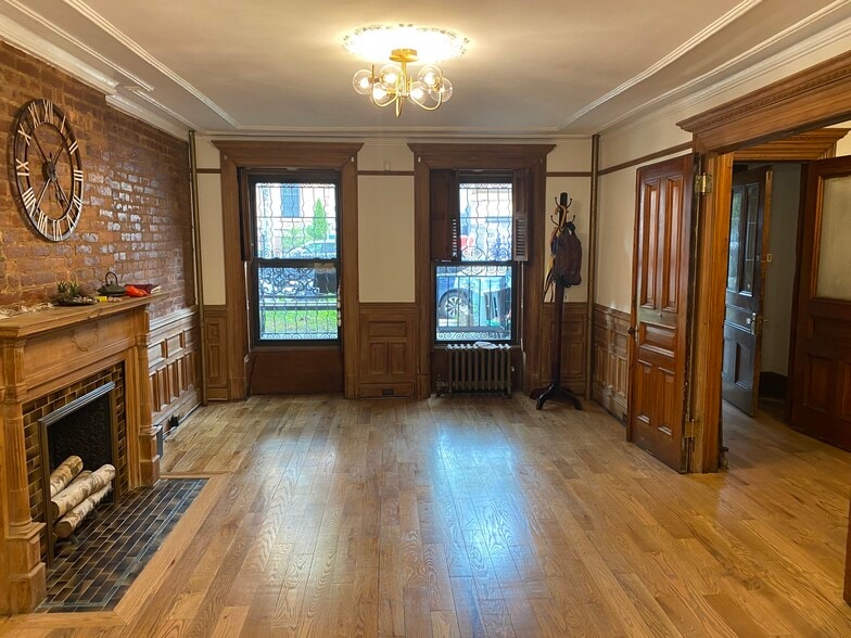 Building Photo - 308 Lewis Ave