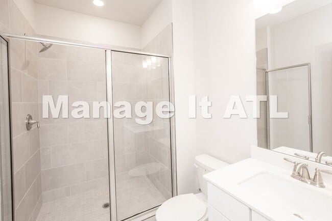 Building Photo - 4 Bedroom Townhome in Chamblee