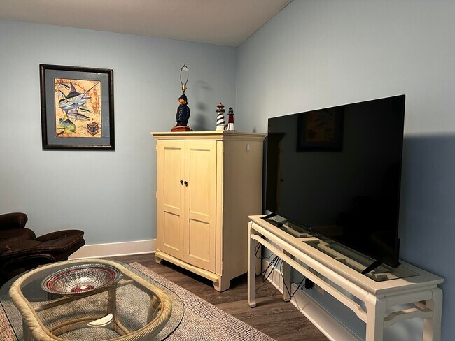 Building Photo - 6142 SE Landing Way