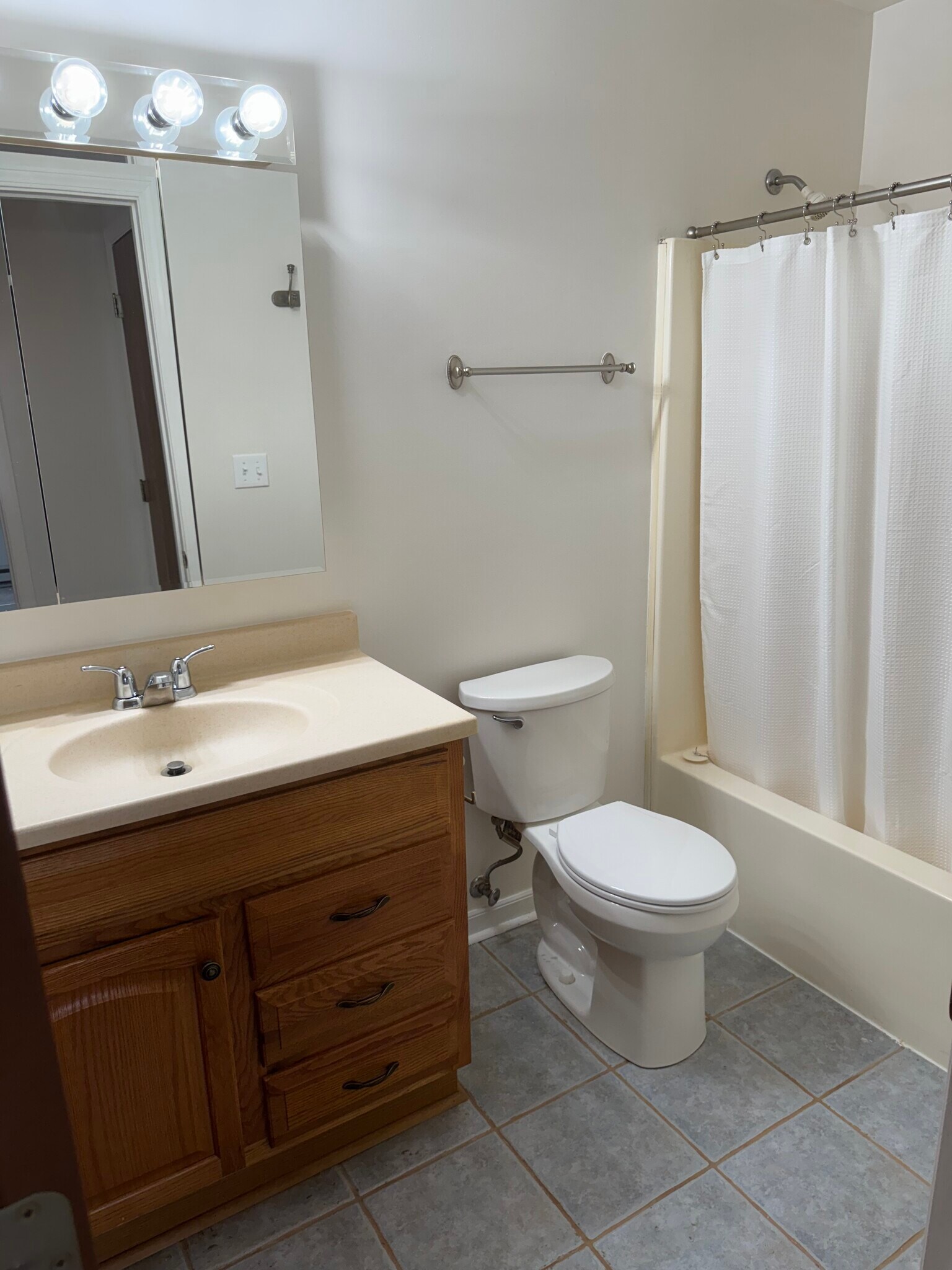 Building Photo - 1347 Cunat Ct