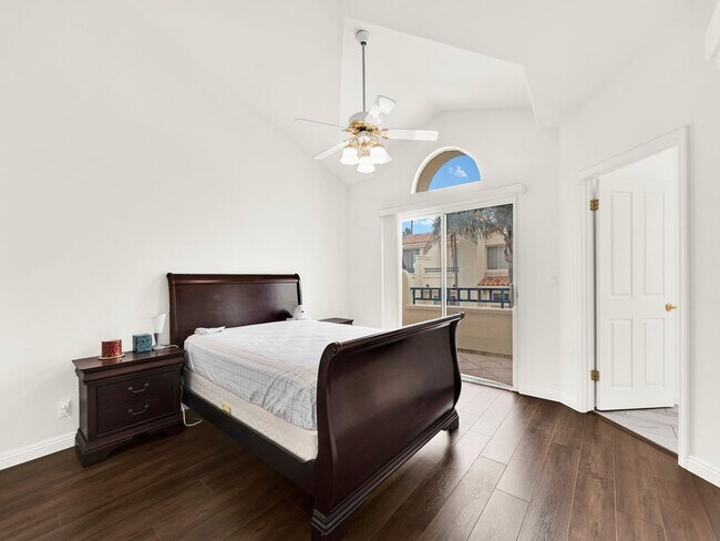 Building Photo - LOVELY POINTE AT MALIBU CONDO!