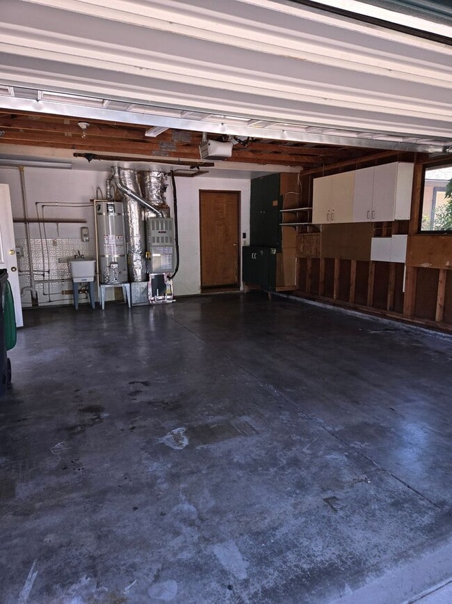 Building Photo - Charming 3-Bedroom, 2-Bath Home in Central...