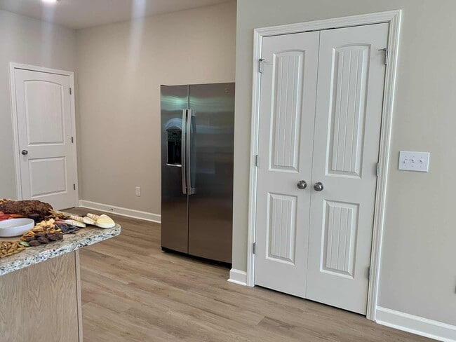 Building Photo - 129 S 5th St