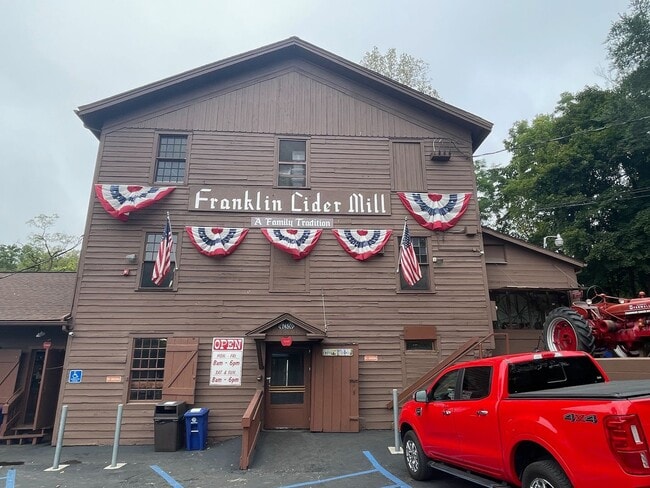 Building Photo - Amazing House with Large Lot in Franklin Village