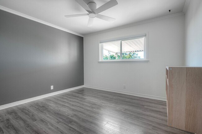 Building Photo - 254 Gloxina St