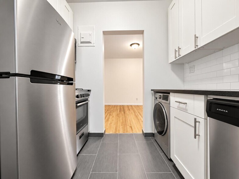 Building Photo - 401 E 68th St