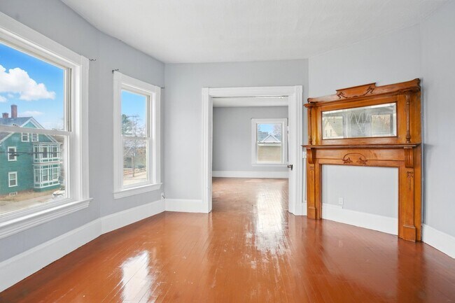 Building Photo - 310 Turner St